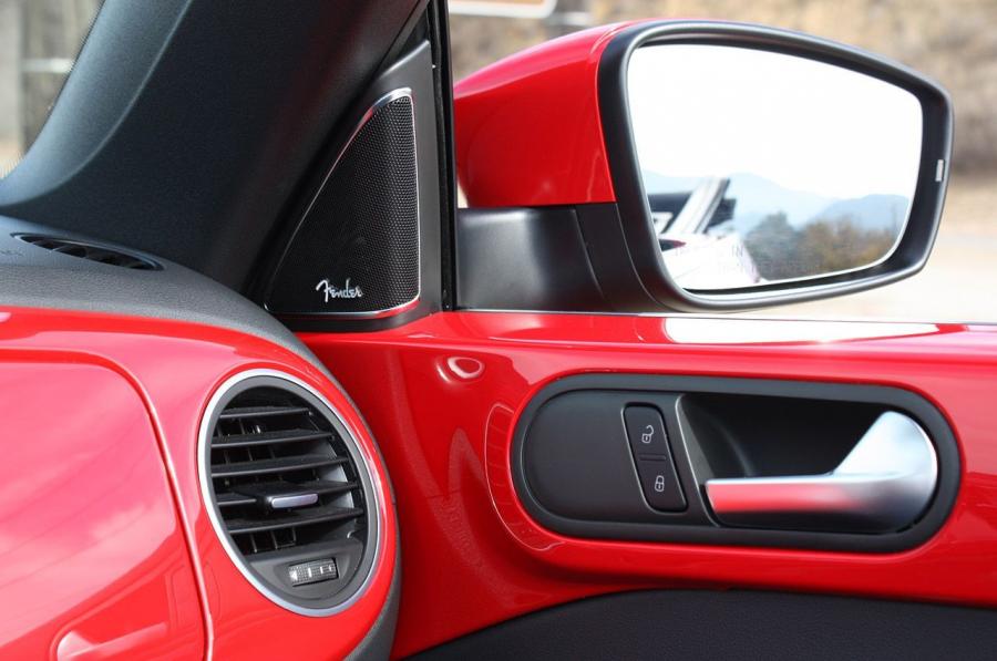  Volkswagen Beetle TDi Cabriolet 2013 года  (фото 10 из 40)